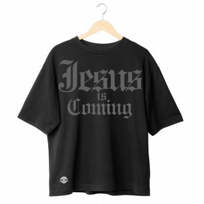 Camisa Slightly Oversize “JESUS IS COMING”