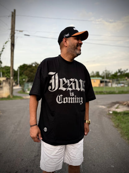 Camisa Slightly Oversize “JESUS IS COMING”